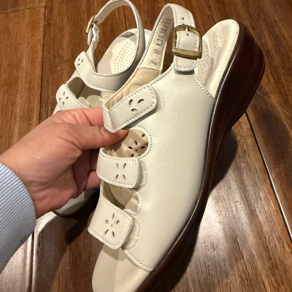 SAS Quatro Slingback Cream Sandals - Picture 9 of 9